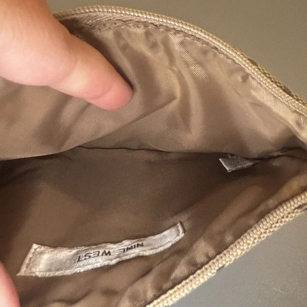 Nine West Beige Tan Geometric Pattern Cosmetic Toiletries Bag Zip Silver Clean